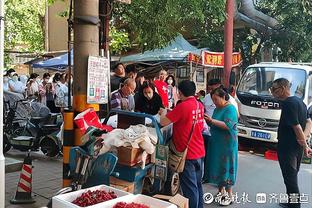 巴克利：我不太信任浓眉&太不稳定 湖人有个39岁的人打得比他好